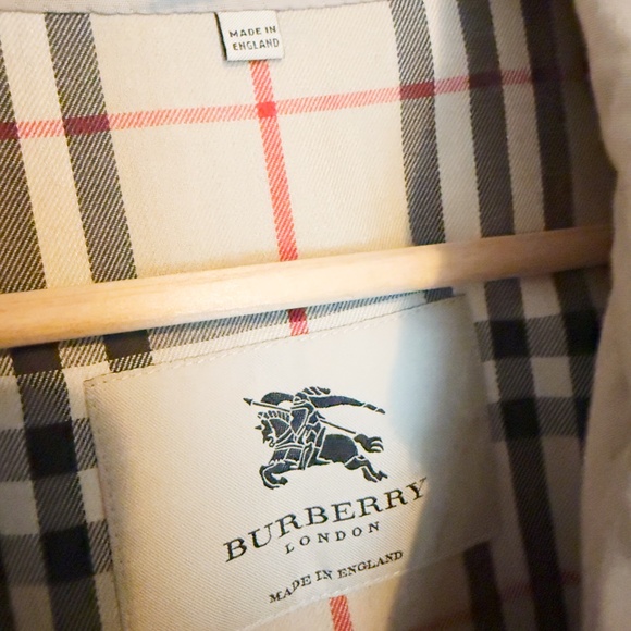 BURBERRY TRENCH COAT MADE IN ENGLAND - Picture 4 of 11